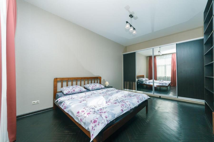 קייב Apartments On Besarabka מראה חיצוני תמונה