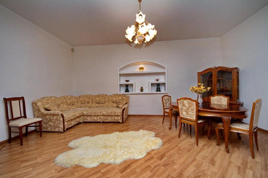 קייב Apartments On Besarabka מראה חיצוני תמונה